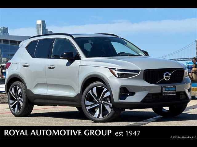 2024 Volvo XC40 Plus Dark Theme