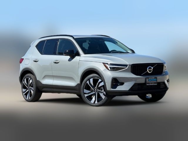 2024 Volvo XC40 Plus Dark Theme