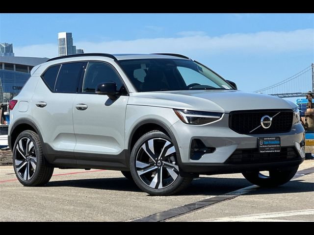 2024 Volvo XC40 Plus Dark Theme