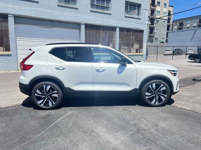 2024 Volvo XC40 Plus Dark Theme