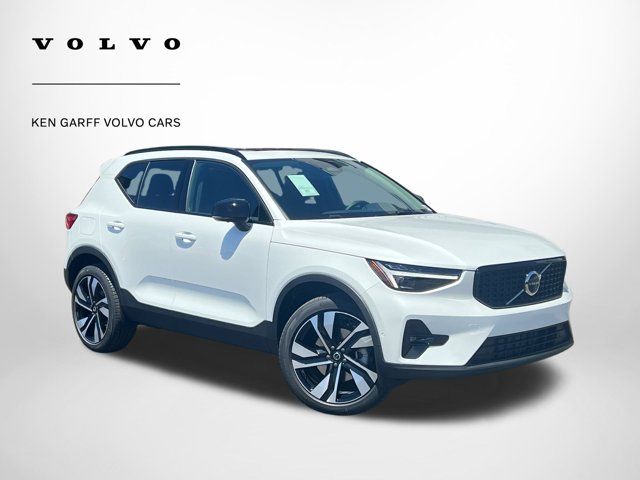 2024 Volvo XC40 Plus Dark Theme