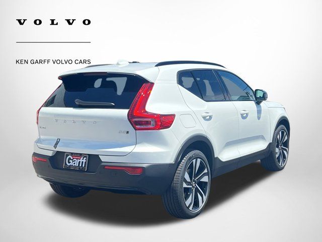 2024 Volvo XC40 Plus Dark Theme