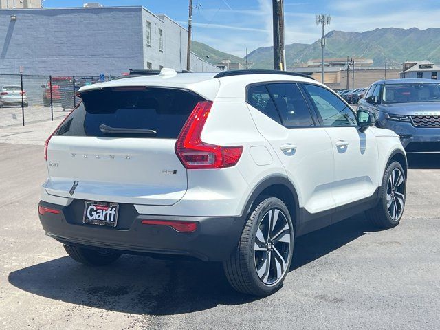 2024 Volvo XC40 Plus Dark Theme