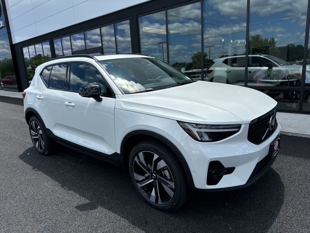 2024 Volvo XC40 Plus Dark Theme