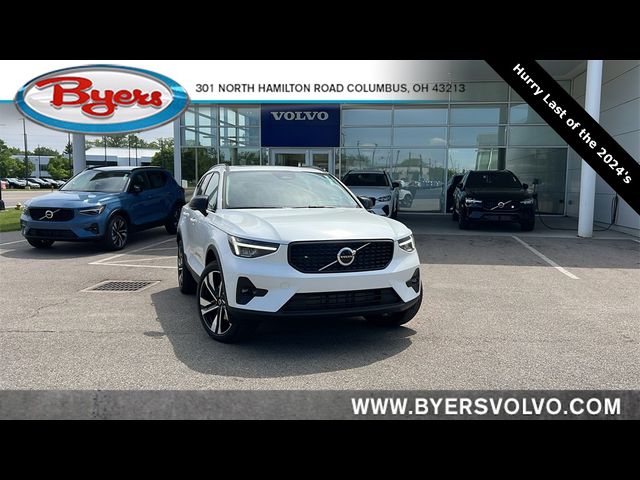 2024 Volvo XC40 Plus Dark Theme