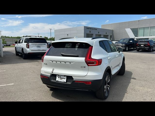 2024 Volvo XC40 Plus Dark Theme