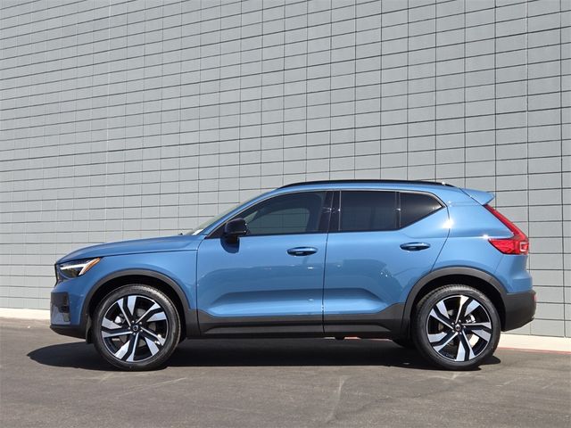 2024 Volvo XC40 Plus Dark Theme