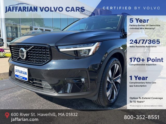 2024 Volvo XC40 Plus Dark Theme