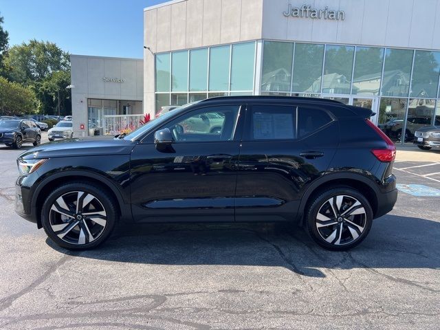 2024 Volvo XC40 Plus Dark Theme