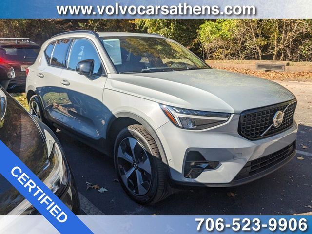 2024 Volvo XC40 Plus Dark Theme