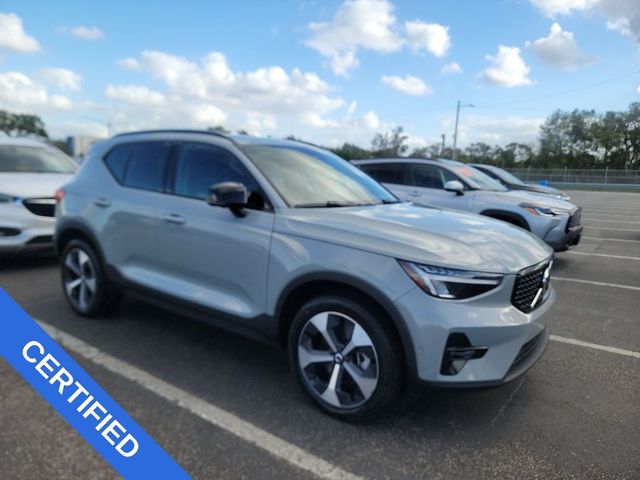 2024 Volvo XC40 Plus Dark Theme