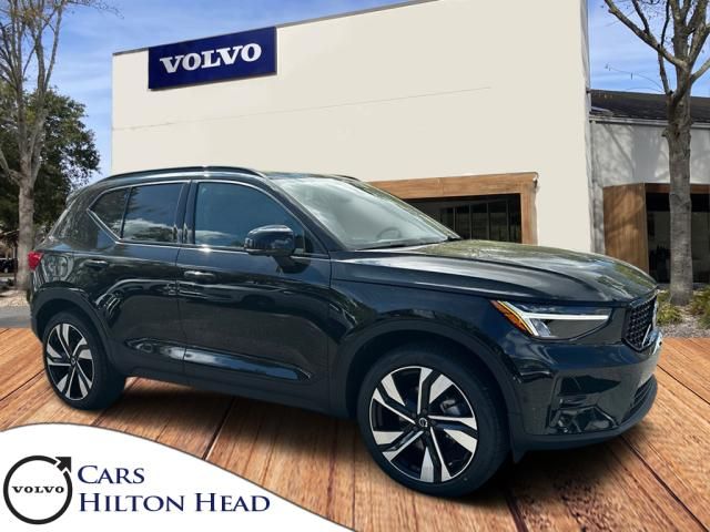 2024 Volvo XC40 Plus Dark Theme