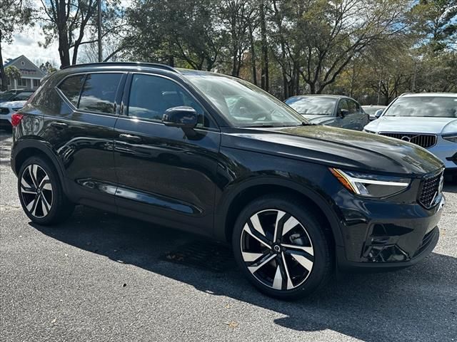 2024 Volvo XC40 Plus Dark Theme