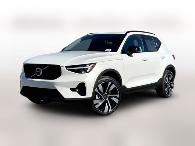 2024 Volvo XC40 Plus Dark Theme