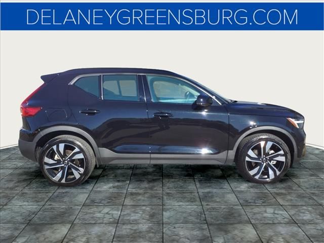 2024 Volvo XC40 Plus Dark Theme