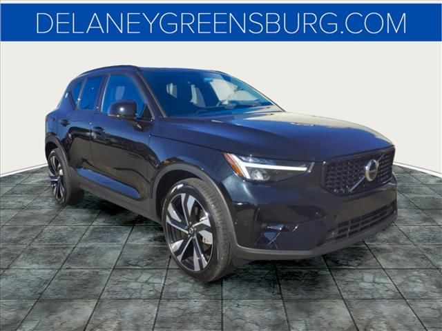 2024 Volvo XC40 Plus Dark Theme