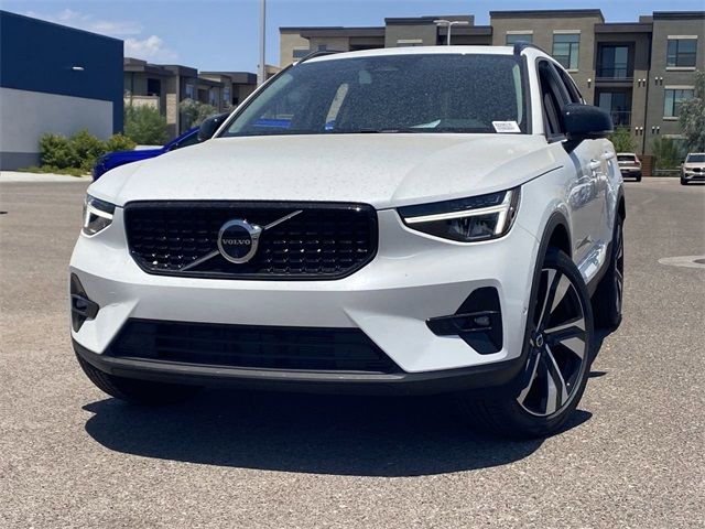 2024 Volvo XC40 Plus Dark Theme