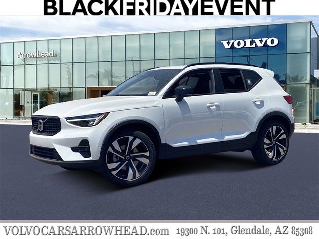 2024 Volvo XC40 Plus Dark Theme