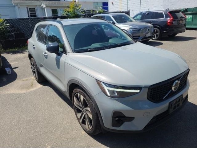 2024 Volvo XC40 Plus Dark Theme