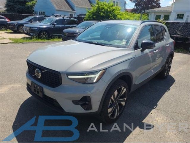 2024 Volvo XC40 Plus Dark Theme