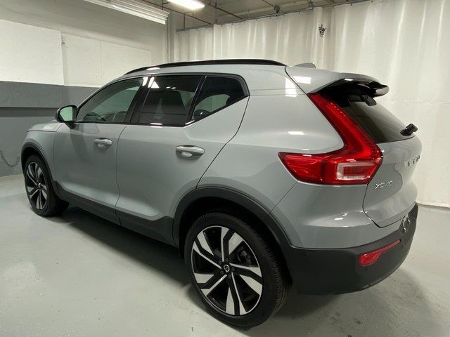 2024 Volvo XC40 Plus Dark Theme