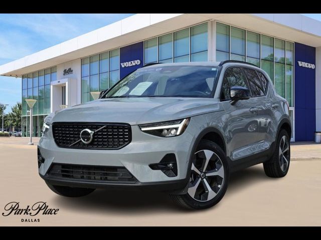 2024 Volvo XC40 Plus Dark Theme