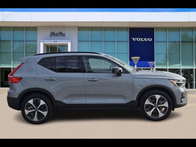 2024 Volvo XC40 Plus Dark Theme