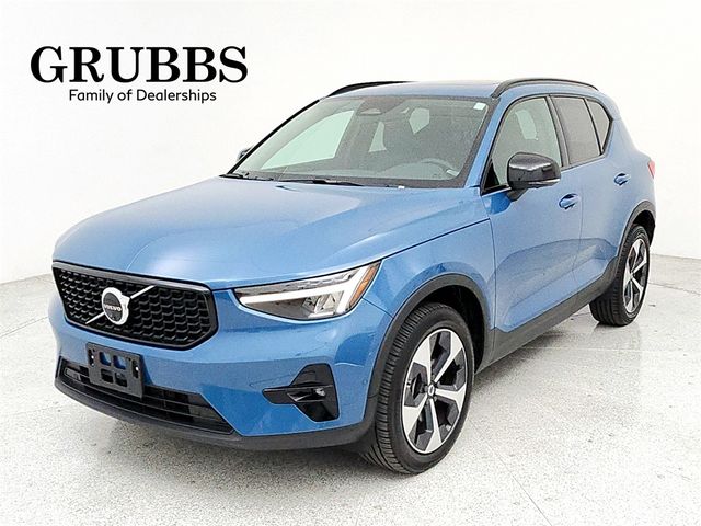 2024 Volvo XC40 Plus Dark Theme