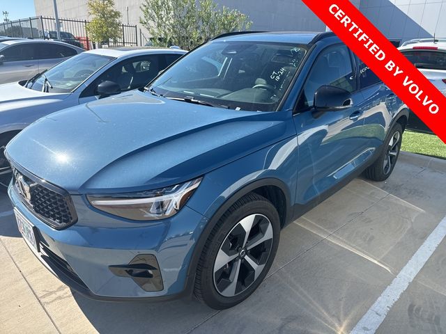 2024 Volvo XC40 Plus Dark Theme