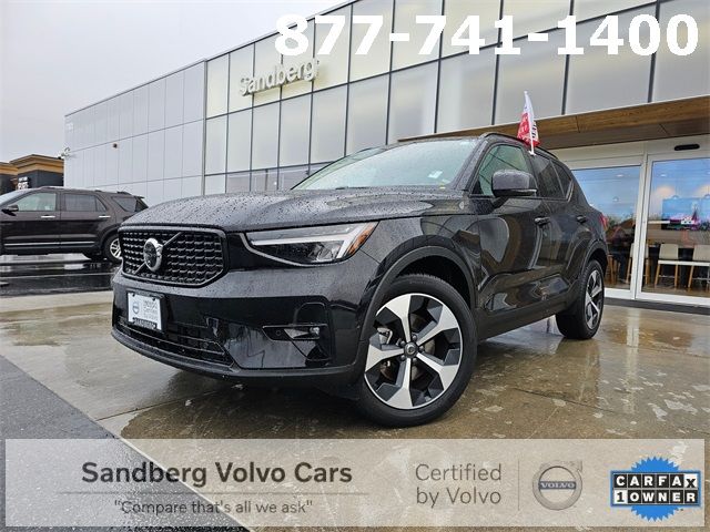 2024 Volvo XC40 Plus Dark Theme