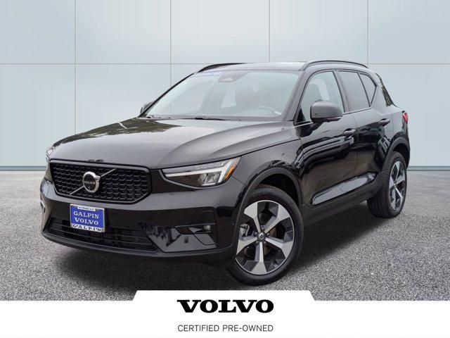 2024 Volvo XC40 Plus Dark Theme