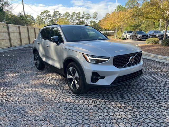 2024 Volvo XC40 Plus Dark Theme