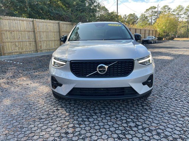 2024 Volvo XC40 Plus Dark Theme