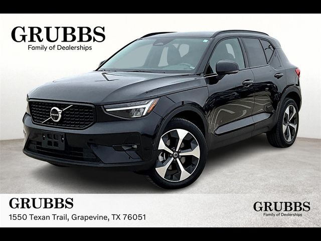 2024 Volvo XC40 Plus Dark Theme