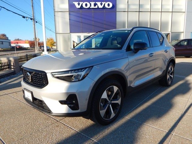 2024 Volvo XC40 Plus Dark Theme