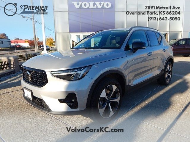 2024 Volvo XC40 Plus Dark Theme