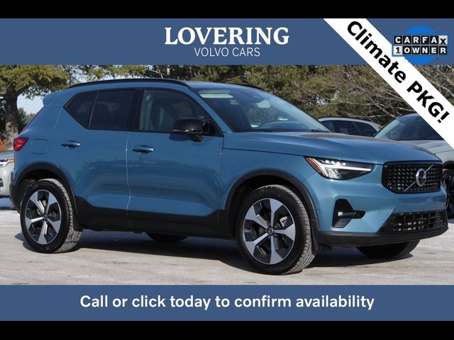 2024 Volvo XC40 Plus Dark Theme