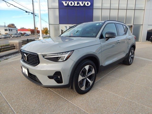 2024 Volvo XC40 Plus Dark Theme