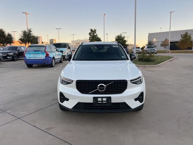 2024 Volvo XC40 Plus Dark Theme