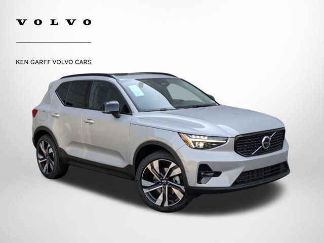 2024 Volvo XC40 Plus Dark Theme