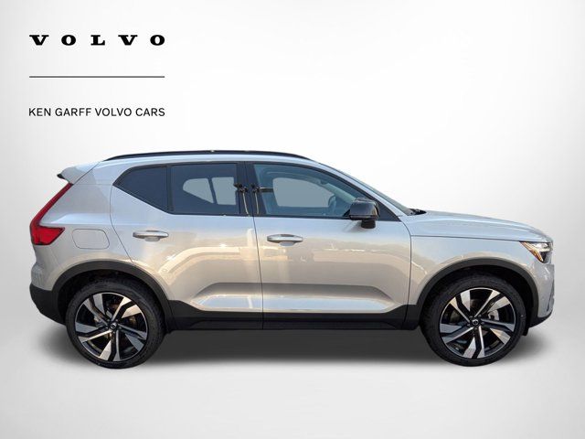 2024 Volvo XC40 Plus Dark Theme