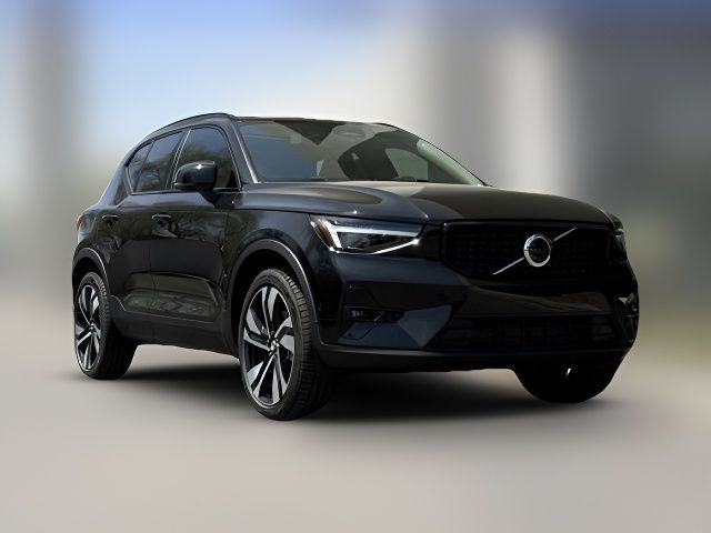 2024 Volvo XC40 Plus Dark Theme