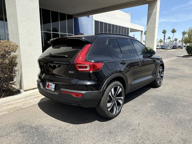 2024 Volvo XC40 Plus Dark Theme