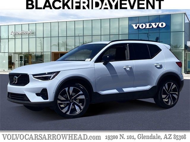 2024 Volvo XC40 Plus Dark Theme