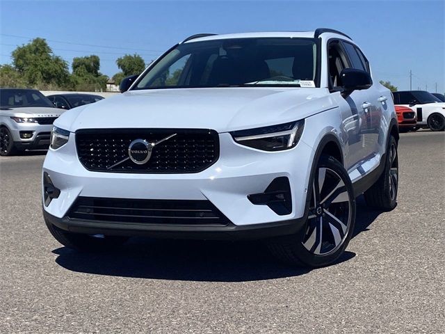 2024 Volvo XC40 Plus Dark Theme