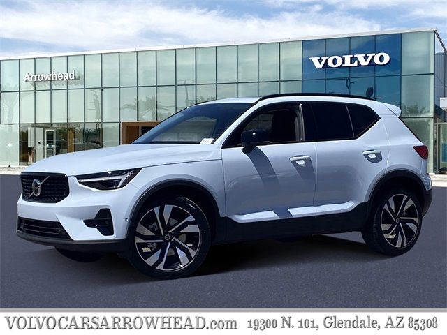 2024 Volvo XC40 Plus Dark Theme