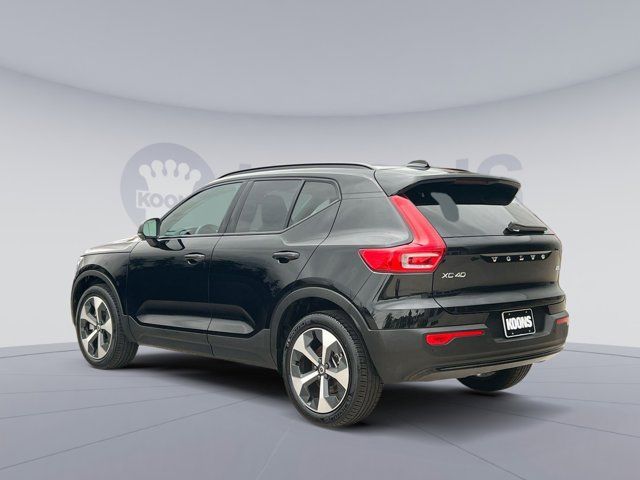 2024 Volvo XC40 Plus Dark Theme