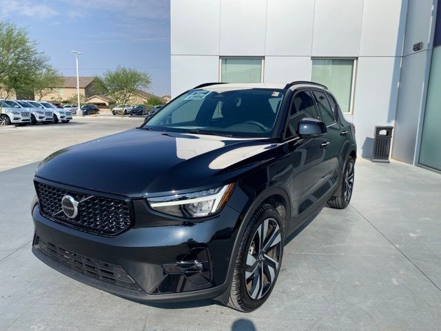 2024 Volvo XC40 Plus Dark Theme