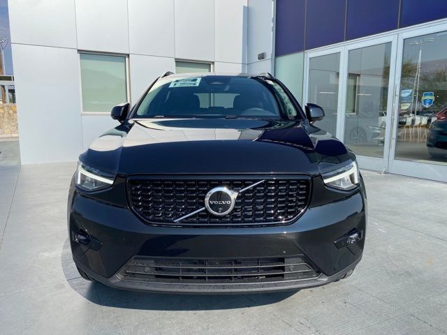 2024 Volvo XC40 Plus Dark Theme