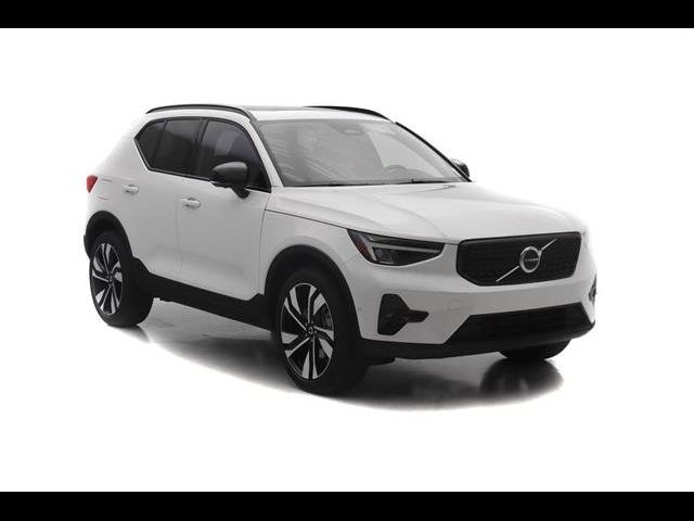 2024 Volvo XC40 Plus Dark Theme